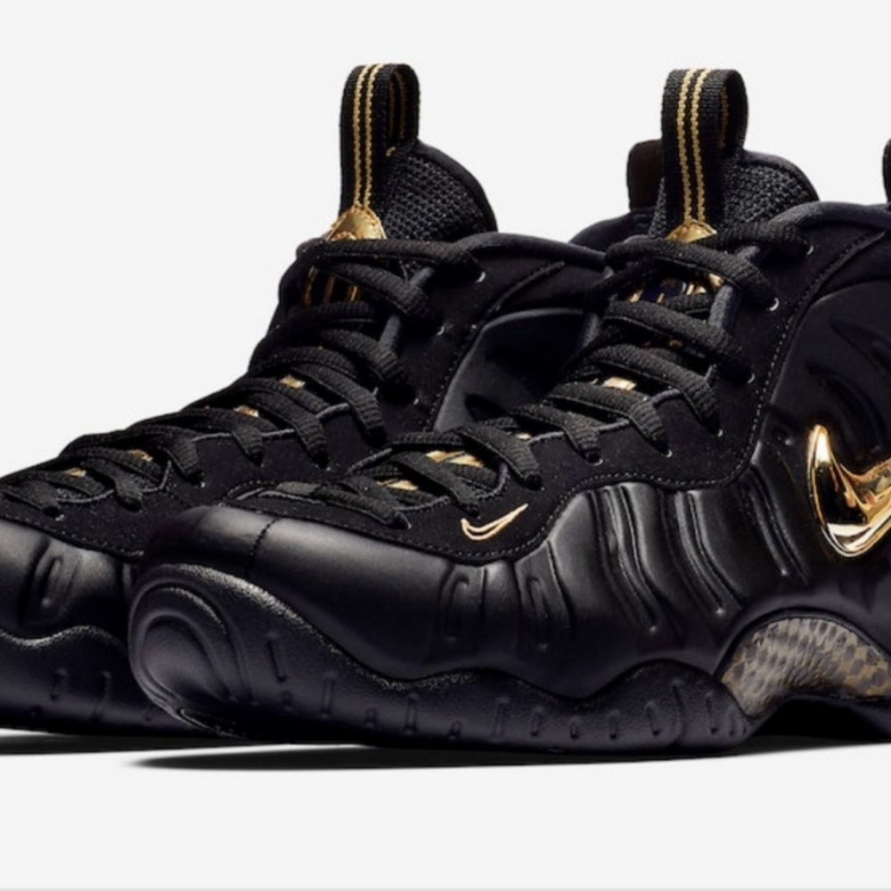 Black and gold nike foamposites Size 7